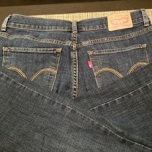 Womens Levi's size 8. Excellent condition.  Barely worn.